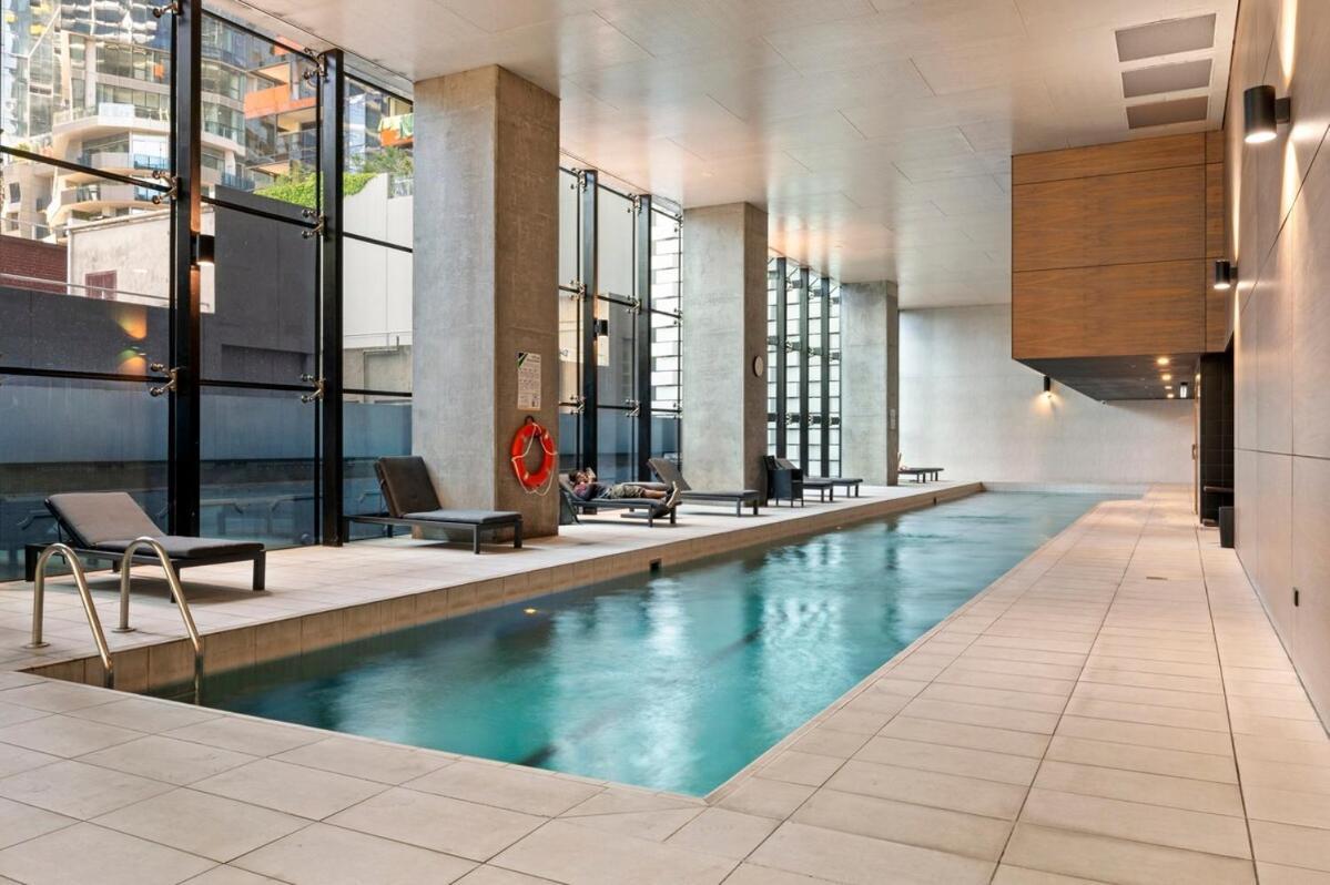 Apartment Comfy 2br, Skyhigh Views, Pool And Gym